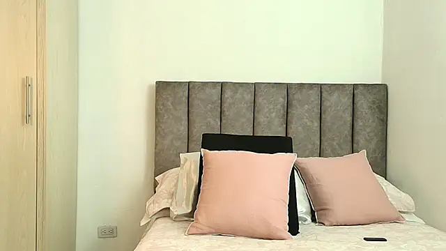 karina lewis  online show from February 2026 03:25:02 AM