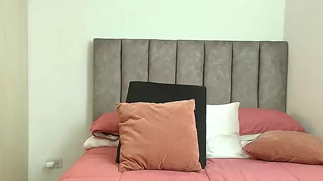 karina lewis  online show from May 2026 04:44:01 AM