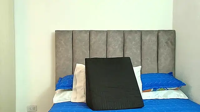 karina lewis  online show from December 2025 04:35:02 AM