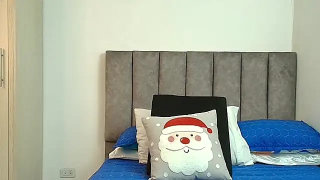 karina lewis  online show from December 2025 05:32:02 AM