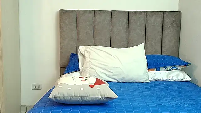 karina lewis  online show from December 2025 04:06:01 AM