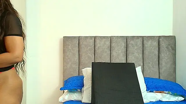 karina lewis  online show from December 2025 04:02:02 AM