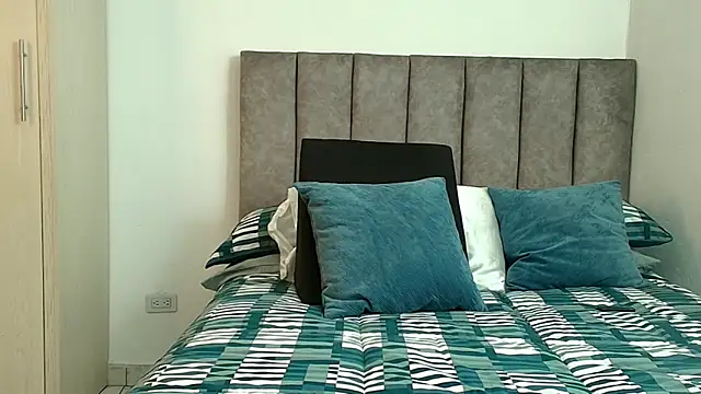 karina lewis  online show from February 2026 04:43:01 AM