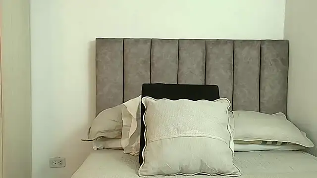 karina lewis  online show from January 2026 03:35:01 AM