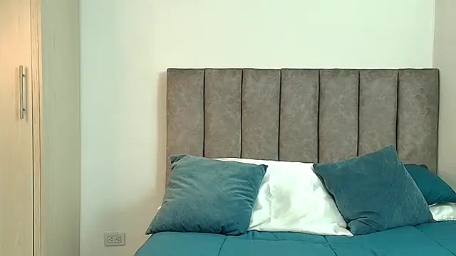 karina lewis  online show from April 2026 05:42:01 AM