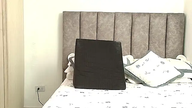 Snapshot of karina_lewis_ chatting on July 2026 06:00:02 AM karina lewis online show from July 2026 06:00:02 AM