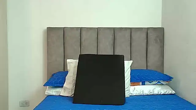 karina lewis  online show from November 2025 04:01:01 AM