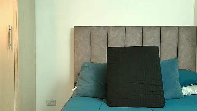 karina lewis  online show from April 2026 05:25:01 AM