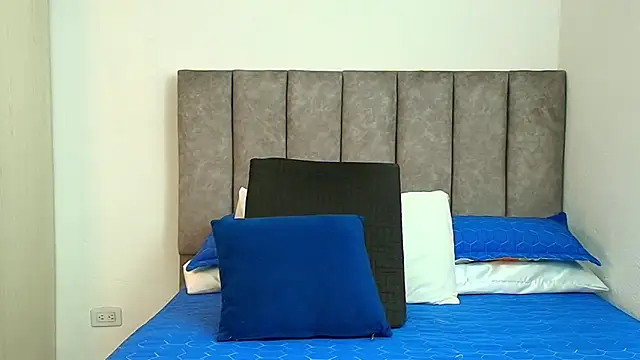 karina lewis  online show from November 2025 03:53:02 AM