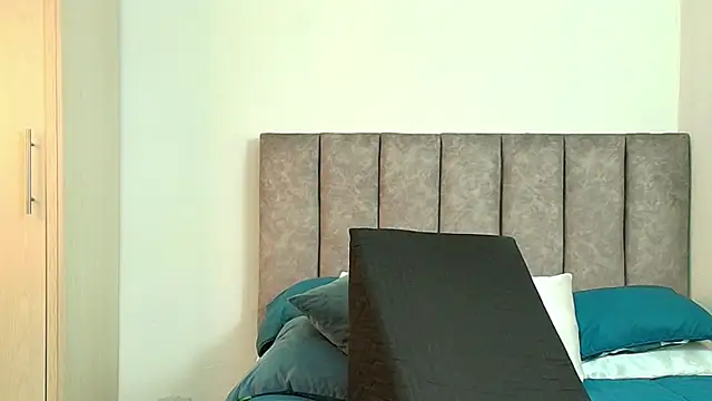 karina lewis  online show from April 2026 04:31:02 AM