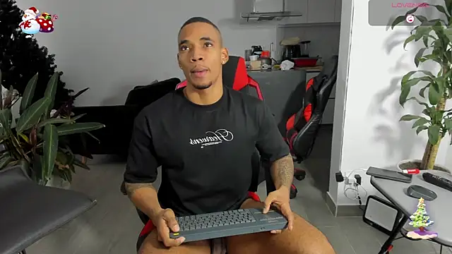 TROYWESLY- online show from December 2025 09:48:02 PM