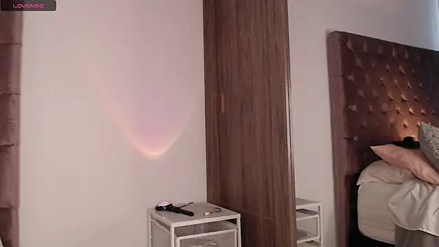 Roussmariehenao online show from November 2025 01:36:02 PM