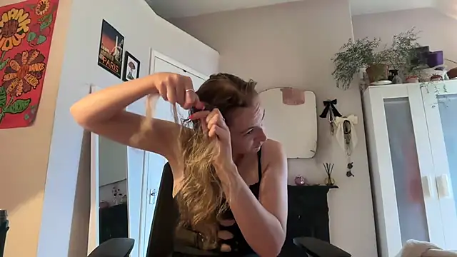 Snapshot of Littlelolo60 chatting on November 2025 10:32:02 AM Littlelolo60 online show from November 2025 10:32:02 AM