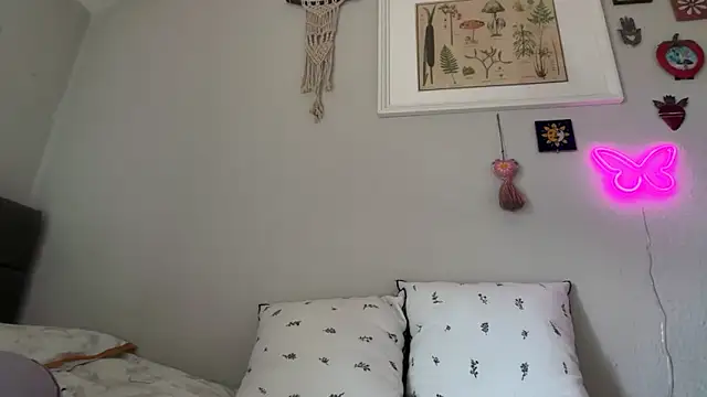 Littlelolo60 online show from April 2026 09:43:02 AM