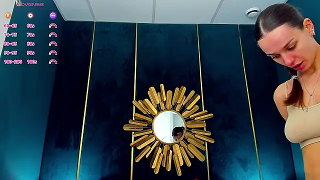 Snapshot of AprilWong chatting on February 2026 06:11:02 AM AprilWong online show from February 2026 06:11:02 AM