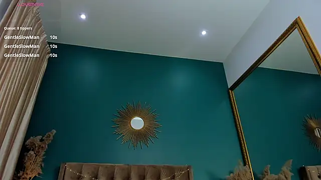 AprilWong online show from February 2025 12:33:02 PM