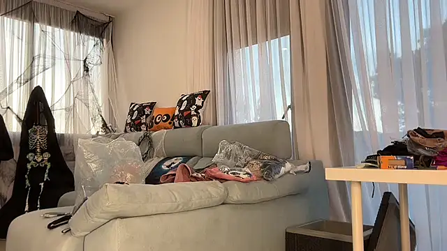 Snapshot of Mika_Miller chatting on October 2025 04:36:01 PM Mika Miller online show from October 2025 04:36:01 PM