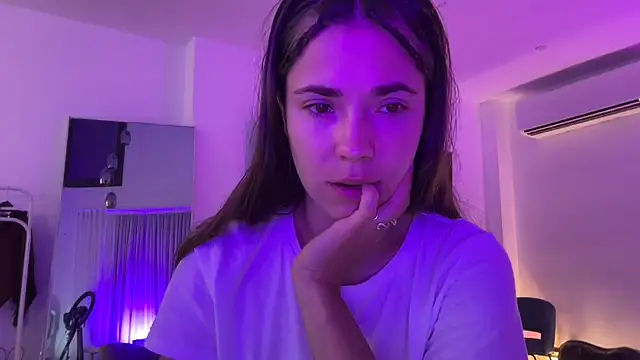 Snapshot of Mika_Miller chatting on September 2025 05:43:01 AM Mika Miller online show from September 2025 05:43:01 AM