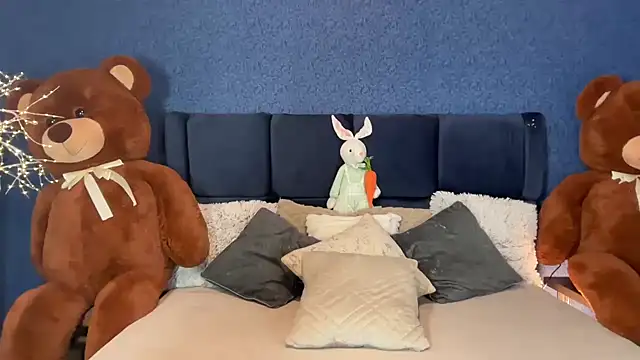 Mika Miller online show from April 2026 11:06:01 PM