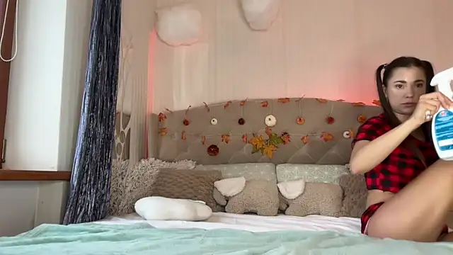 Snapshot of Mika_Miller chatting on October 2025 01:45:01 PM Mika Miller online show from October 2025 01:45:01 PM