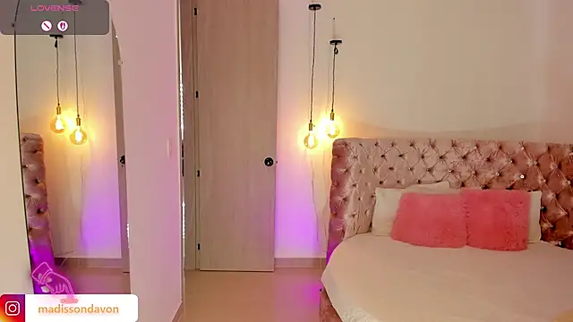 Snapshot of madisson_davon chatting on January 2026 03:15:01 PM madisson davon online show from January 2026 03:15:01 PM