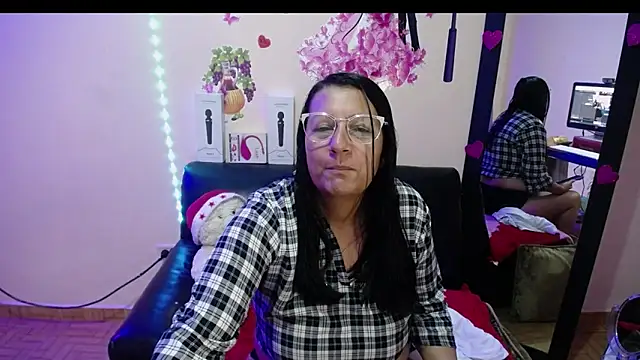 Snapshot of Victoria_Red01 chatting on December 2024 12:56:01 PM Victoria Red01 online show from December 2024 12:56:01 PM