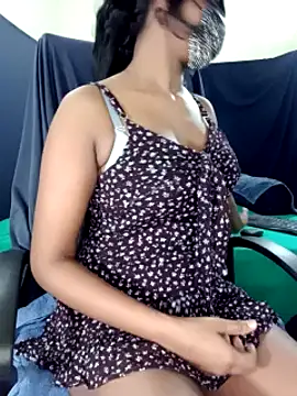 Snapshot of Midnight_Blossom chatting on February 2025 09:04:02 PM Midnight Blossom online show from February 2025 09:04:02 PM