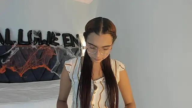 Snapshot of sara_saenz99 chatting on October 2025 08:08:02 PM sara saenz99 online show from October 2025 08:08:02 PM