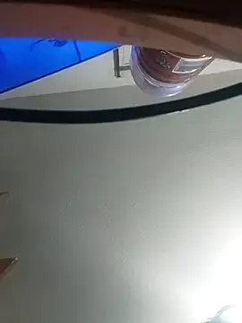 skrigul12 online show from November 2025 04:44:02 PM