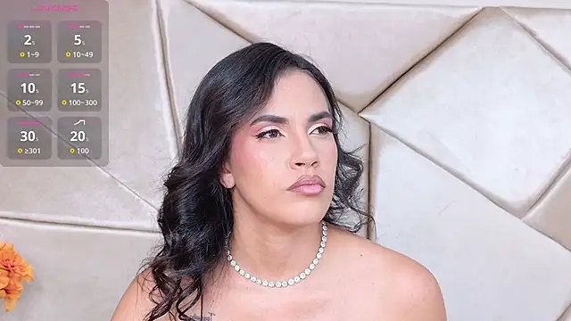 Camille Torres online show from October 2025 01:41:02 PM