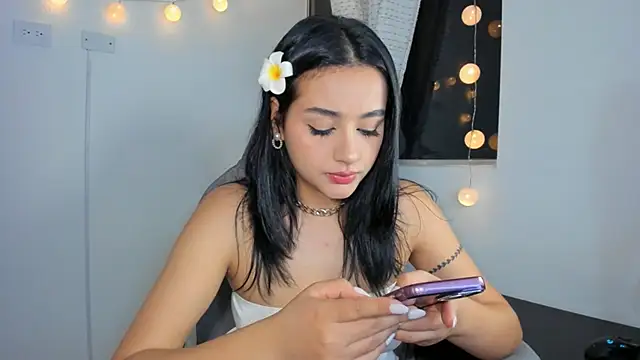 julia strauns online show from December 2024 05:48:01 AM