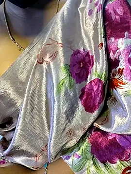 Snapshot of VR_here_4U chatting on December 2025 12:04:01 AM VR here 4U online show from December 2025 12:04:01 AM