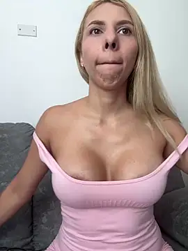 Snapshot of DollMagguie chatting on March 2025 04:29:02 PM DollMagguie online show from March 2025 04:29:02 PM