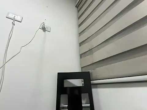 DollMagguie online show from December 2025 11:32:02 PM