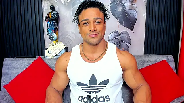 Snapshot of MikeEstevess chatting on November 2025 10:30:02 AM MikeEstevess online show from November 2025 10:30:02 AM