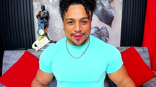 Snapshot of MikeEstevess chatting on December 2025 07:35:01 AM MikeEstevess online show from December 2025 07:35:01 AM