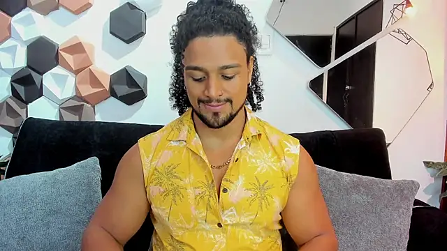 Snapshot of MikeEstevess chatting on March 2025 12:30:02 PM MikeEstevess online show from March 2025 12:30:02 PM