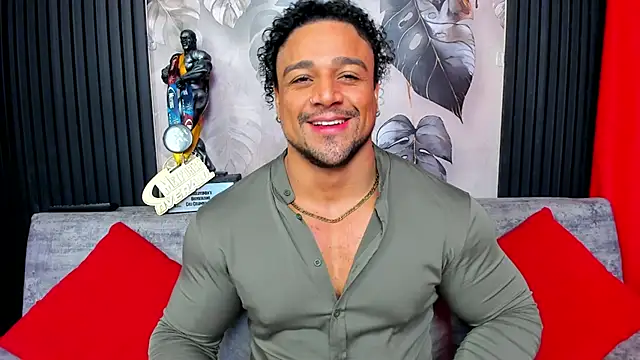 Snapshot of MikeEstevess chatting on December 2025 03:45:02 AM MikeEstevess online show from December 2025 03:45:02 AM