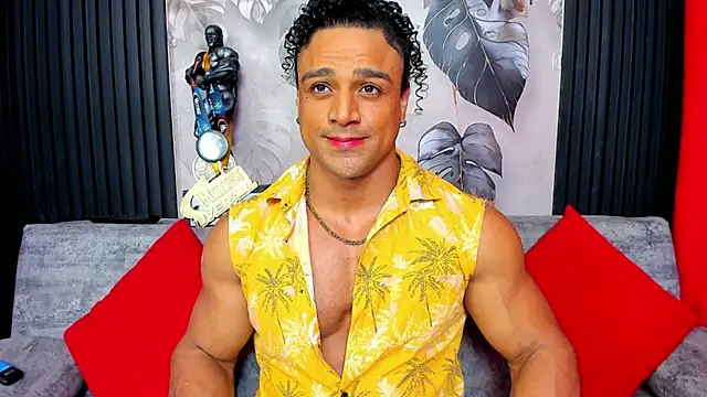 Snapshot of MikeEstevess chatting on November 2025 08:20:02 AM MikeEstevess online show from November 2025 08:20:02 AM