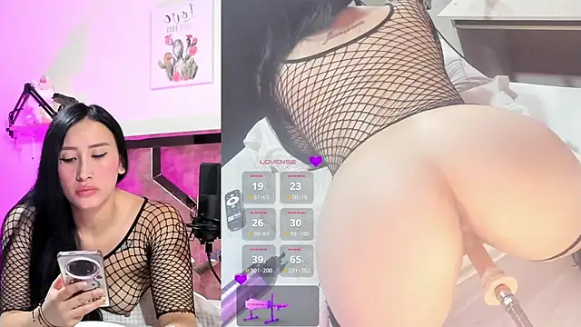 Snapshot of lili_moonn chatting on November 2025 10:52:02 AM lili moonn online show from November 2025 10:52:02 AM