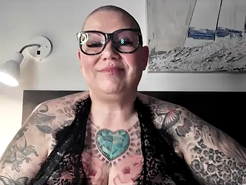 Snapshot of gepiercte_nippel chatting on December 2024 04:28:02 PM gepiercte nippel online show from December 2024 04:28:02 PM