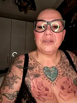 Snapshot of gepiercte_nippel chatting on December 2024 02:28:01 PM gepiercte nippel online show from December 2024 02:28:01 PM