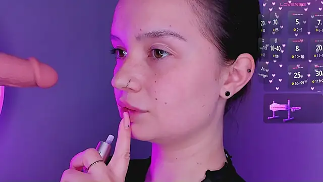 bitchpeace  online show from April 2026 11:17:02 PM