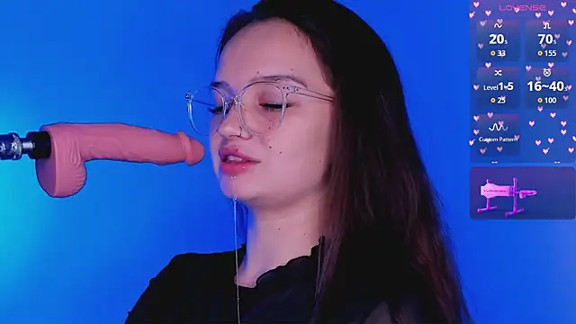 bitchpeace  online show from November 2025 04:10:01 PM