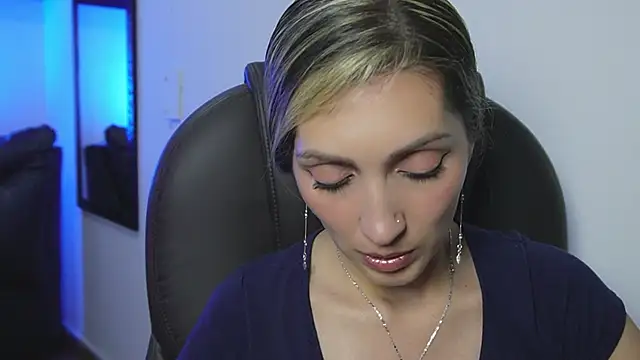 Snapshot of anny_sweet72 chatting on April 2026 11:57:01 AM anny sweet72 online show from April 2026 11:57:01 AM