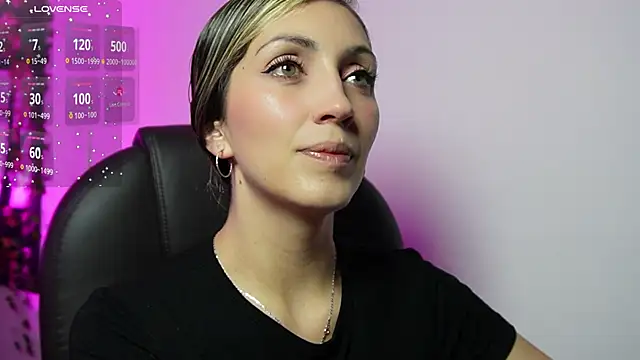 Snapshot of anny_sweet72 chatting on May 2026 11:47:01 AM anny sweet72 online show from May 2026 11:47:01 AM