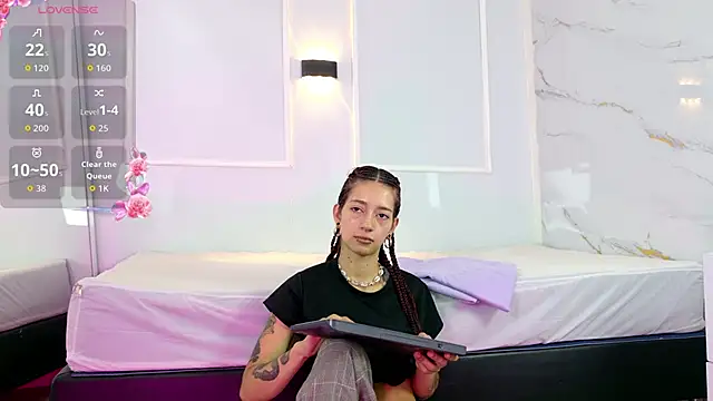 Snapshot of zorravioletta1 chatting on May 2026 01:07:01 PM zorravioletta1 online show from May 2026 01:07:01 PM