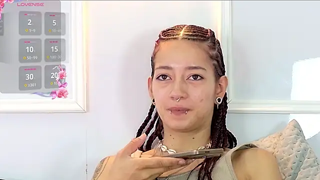Snapshot of zorravioletta1 chatting on May 2026 01:18:02 PM zorravioletta1 online show from May 2026 01:18:02 PM
