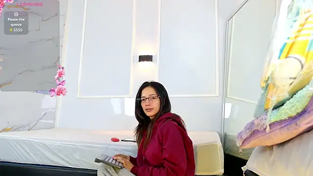 zorravioletta1 online show from April 2026 11:57:01 AM