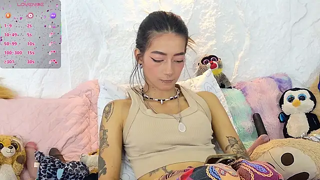 zorravioletta1 online show from October 2025 01:23:01 PM